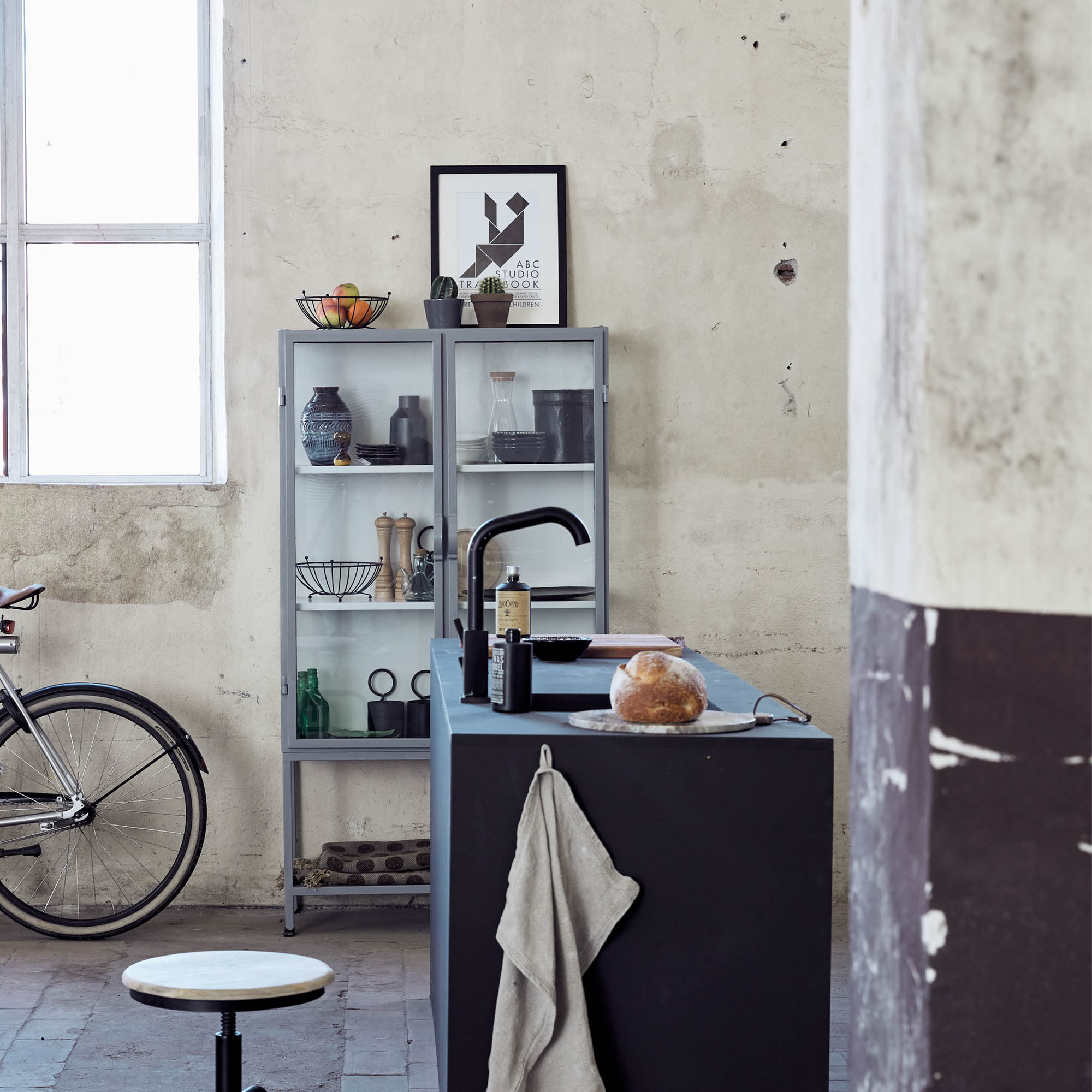 Oakland Vitrinekast thumbnail image