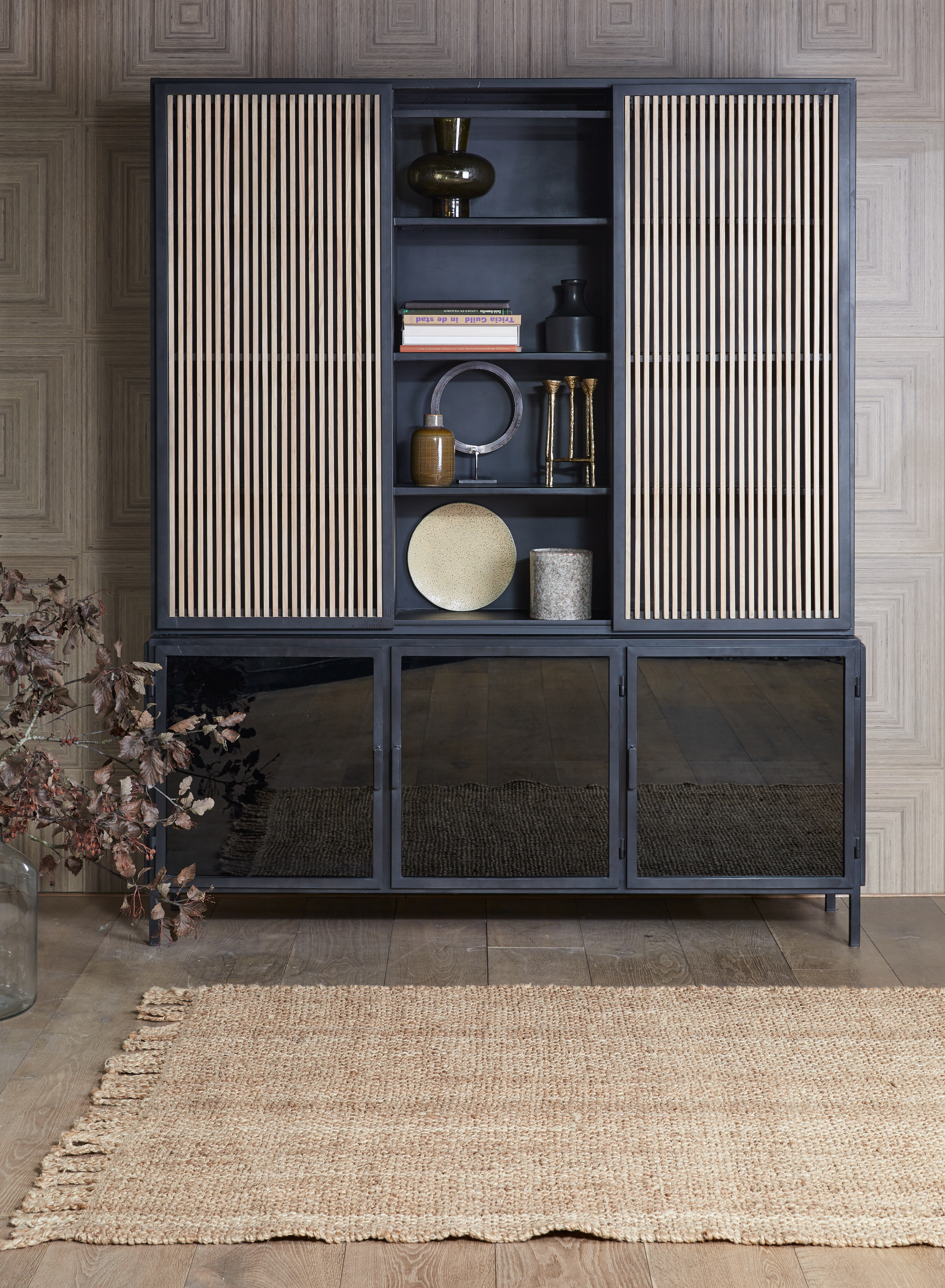 Vitrinekast Garland met schuifdeur thumbnail hover image