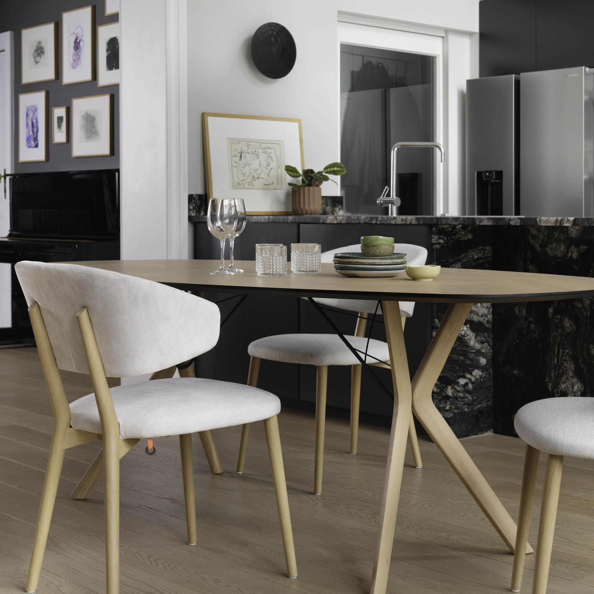 Eetkamerstoel Toro thumbnail hover image